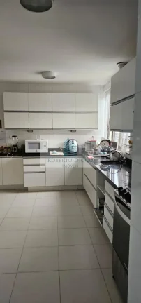 Imagem Apartamento de luxo à venda na Barra da Tijuca, Rio de Janeiro - 4 quartos, 2 suítes, 2 salas, 4 banheiros, 3 vagas de garagem - 304m².