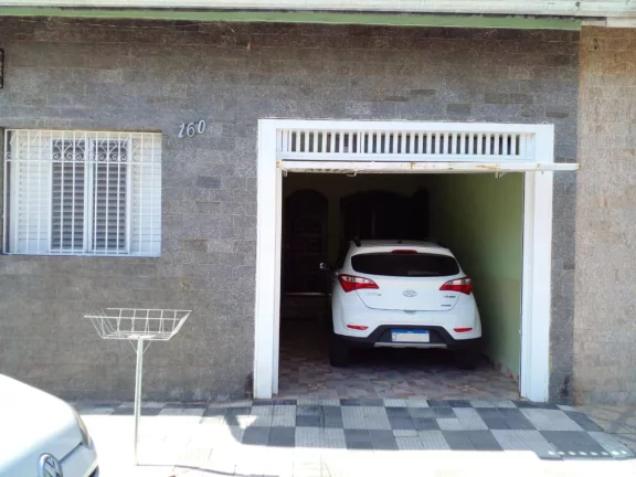Casa com 2 dormitórios e garagem em Lorena - SP