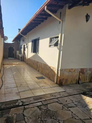 Imagem Casa com Lote Inteiro e Saída para Duas Ruas no Santa Maria – Timóteo