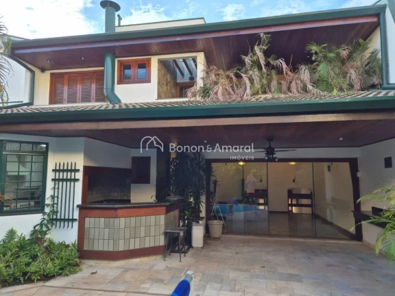 Imagem Linda e espaçosa casa em condomínio, com área construída de 312 m² e 320 m² de terreno. O imó...
