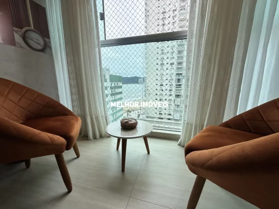 Imagem Apartamento á venda com 02 dormitórios em condomínio frente mar no centro de Balneário Camboriú.