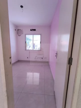Imagem Casa em Condomínio à Venda em Petrópolis, Várzea Grande-MT: 3 Quartos, 1 Sala, 1 Banheiro, 2 Vagas - 96m²
