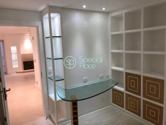 Imagem Apartamento charmoso, muito claro e arejado. Sala espaçosa com terraço e lareira; escritório e sa...