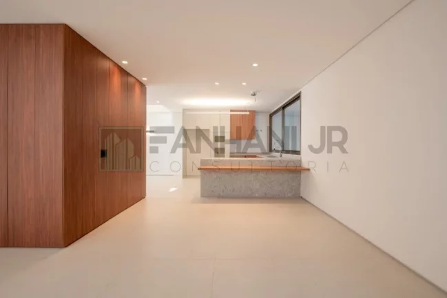 Imagem Imóvel de luxo na Vila Nova Conceição: casa de alto padrão com 3 quartos, 3 suítes e 3 vagas de garagem