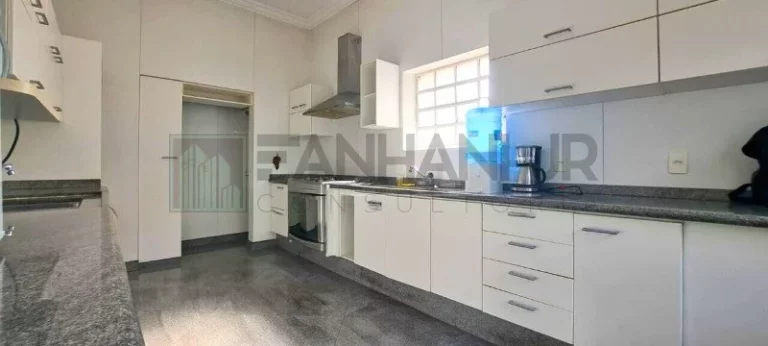 Imagem Casa de Luxo no Jardim Europa: 5 Quartos, 3 Suítes, 4 Salas, 10 Vagas de Garagem, 600m² - Venda ou Locação em SP