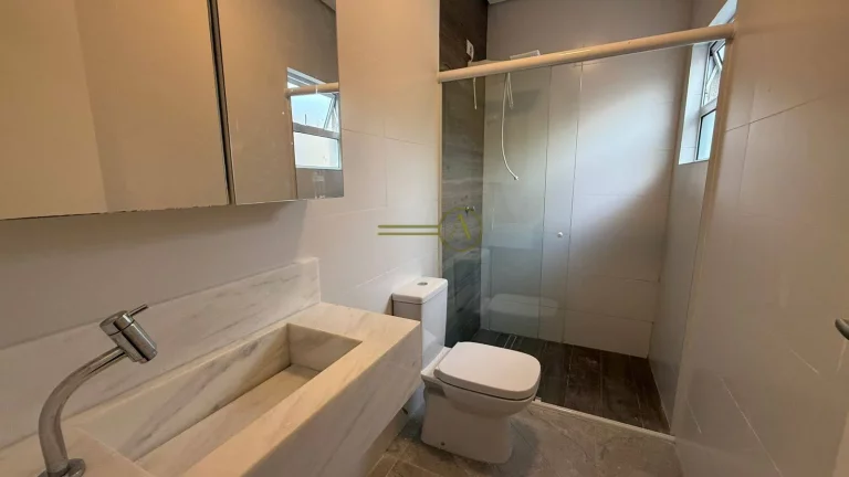 Imagem Casa térrea 3 suítes no condomínio bosque três marias com piscina e varanda