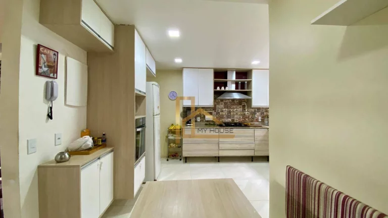 Imagem Casa com 5 dormitórios sendo 2 suítes à venda, 220 m² por R$ 990.000 - Golfe - Teresópolis/RJ