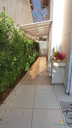 Imagem Linda Casa no cond. Reserva Granja Vianna - Jd. Passargada