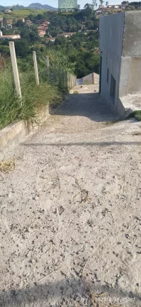 Imagem Casa com Piscina à Venda no Jardim da Laje – Lindóia/SP