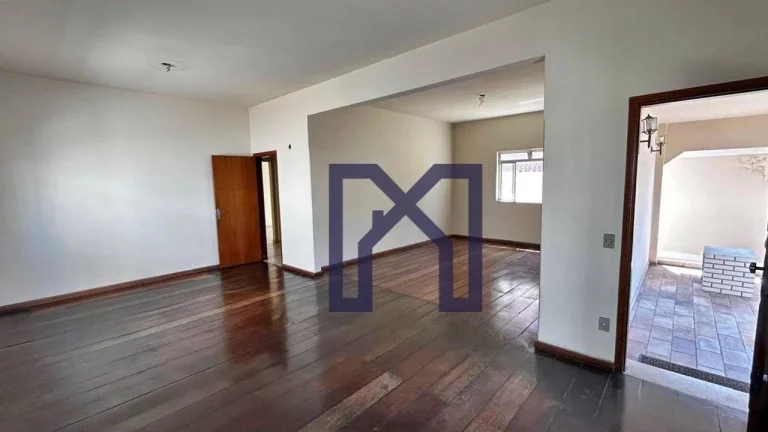 Imagem Casa com 6 dormitórios à venda, 283 m² por R$ 1.400.000,00 - Varginha - Itajubá/MG