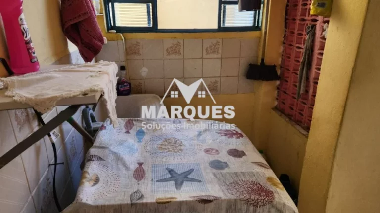 Imagem Oportunidade Ter. de 250m² com 2 Casas no Jd. Campos Verdes