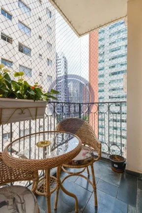 Imagem Apartamento de luxo à venda em Moema, São Paulo-SP: 4 quartos, 1 suíte, 2 salas, 4 banheiros, 3 vagas de garagem, 161m².