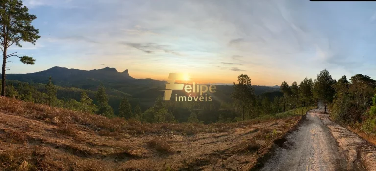 Imagem Tenha sua chácara em Pedra Azul com vista permanente para Pedra do Lagarto.