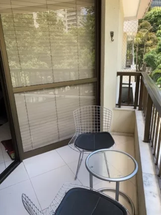 Imagem 3/4, 2 Suites, atualmente modificado p/ 2 Suites, c/ sala ampliada, lavabo e varandas - localizado na Rua da Graça, plana, ao lado do Museu MAC Bahia