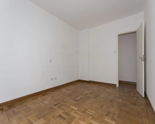 Imagem Belíssimo apartamento, totalmente reformado , amplas janelas, ensolarado, 04 dormitórios , banheir...