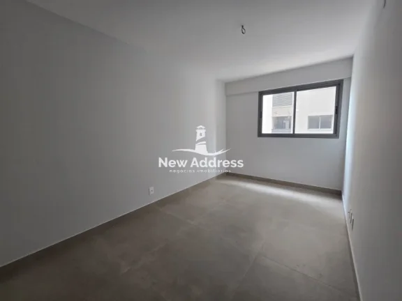 Imagem 2 quartos com suíte em prédio novo e acabamento moderno. Localização excelente, próximo à praia e comércio.