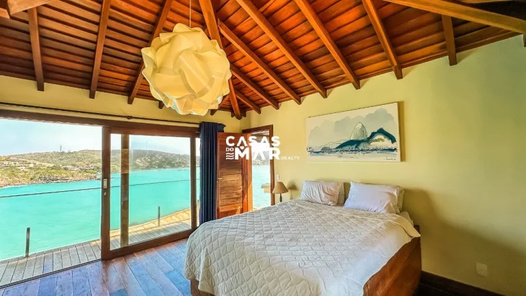 Imagem Casa Frente Mar de Luxo em Búzios-RJ: 5 Suítes, 3 Salas, 8 Banheiros, 3 Vagas, 400m².