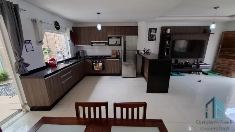 Imagem Casa 03 quartos c/suíte, área de lazer, churrasqueira, 04 vagas no Bairro Alto em Curitiba PR