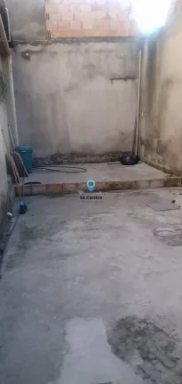 Imagem Casa à venda localizada na Rua Trinta e Três, com 220m² de área total. Possui 3 quartos, sendo 1...