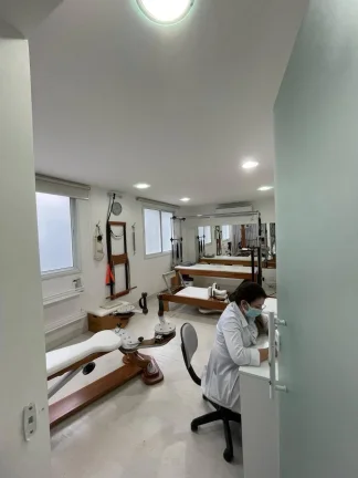 Imagem Casa Comercial Itaim Bibi - 200M², 8 Salas, 5 Banheiros.