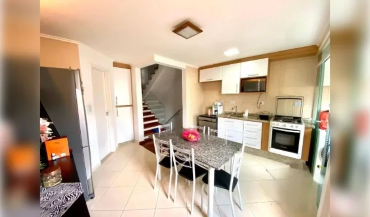 Imagem VENDE-SE LINDA CASA TRIPLEX DE 153M², 4 DORMITÓRIOS, EM EXCELENTE CONDOMÍNIO FECHADO!