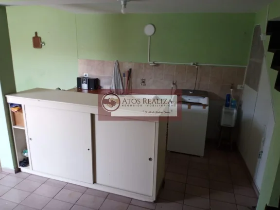 Imagem Oportunidade a venda no Bairro de Veleiros. Vendo excelente casa com Edícula em Veleiros, são 250m² de área, com 3 dormitórios, sendo 1 Suíte, sala, Cozinha, área de lavanderia, área de churrasqueira com banheiro, edícula com 2 cômodos e banheiro, maís um