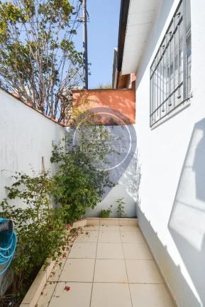 Imagem Casa Comercial à Venda em São Paulo-SP, Bairro Cambuci: 5 Salas, 2 Banheiros, 181m² de Área