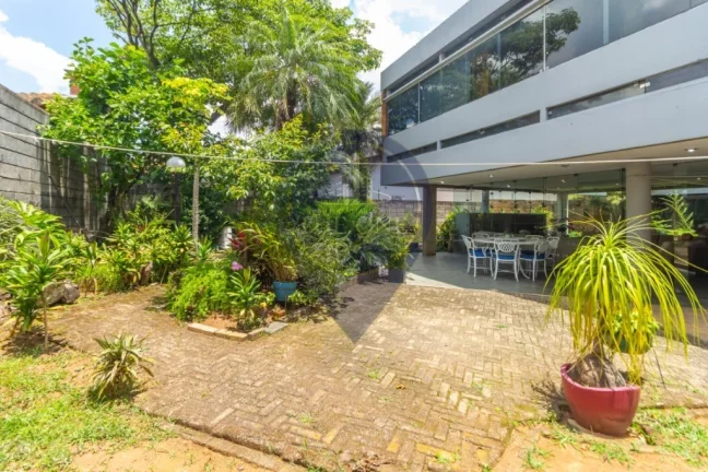 Imagem Imperdível Casa à Venda na Vila Ida, São Paulo-SP: 3 Quartos, 1 Suíte, 2 Salas, 3 Banheiros, 4 Vagas, 311 m². Venha Conferir!
