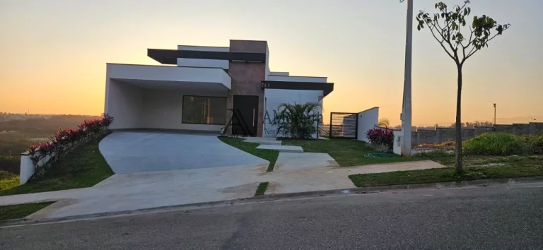 Imperdível: Casa de luxo em condomínio no Jardim Florestal, Jundiaí-SP - 3 quartos, 3 suítes, 3 salas, 4 banheiros, 4 vagas - 271,07 m²