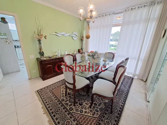 Imagem Apartamento à venda com 345m², 3 dormitórios, 2 suítes, closet, 2 vagas, dependência, quadra da praia por R$ 1.600.000,00 no Gonzaga em Santos