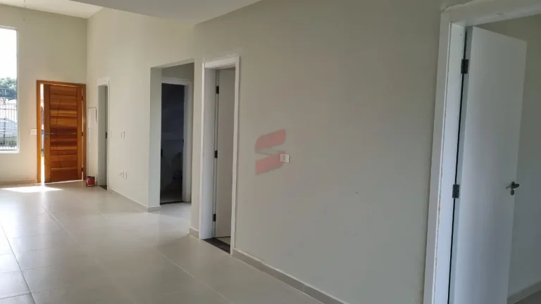 Imagem Are you sure to stop exam tracking?Yes NoStop exam trackingLinda casa com 89m² de área construída, 3 quartos sendo 1 uma suíte, bwc, cozinha, lavanderia, casa com pé direito de 4 metros na sala. Acabamento em porcelanato e garagem para dois carros. 
