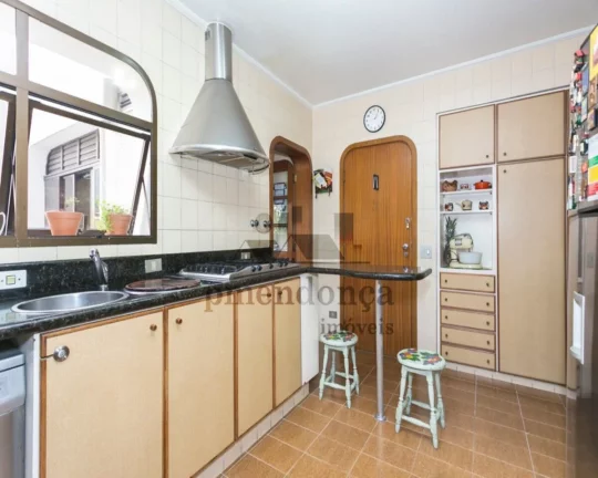 Imagem Apartamento amplo, rico em armários, com living para 2 ambientes com terraço, lavabo, 3 suítes, b...