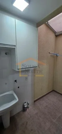 Imagem Casa em condomínio fechado, 2 suítes, banheiro social, móveis planejados na cozinha, dormitórios...