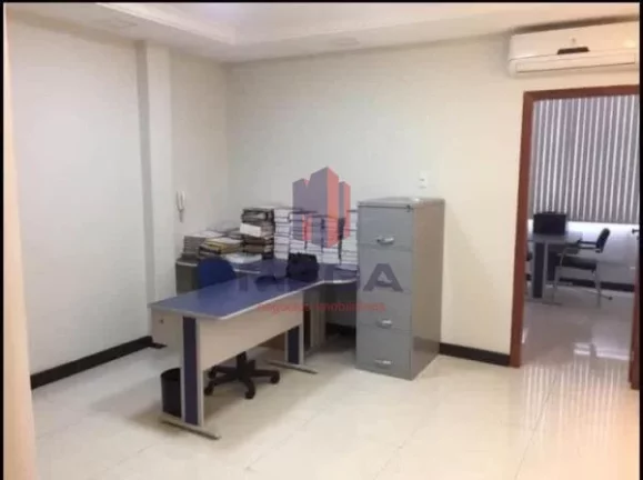 Imagem Sala Comercial com 40m2, reformada, piso em porcelanato, 2 ar condicionados SPLIT, rebaixamento de g