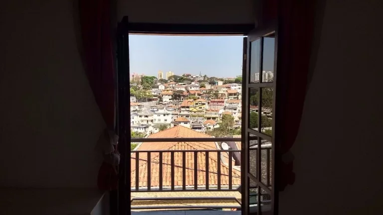 Imagem Sobrado com 200 metros quadrados aproximadamente, com três dormitórios, dois banheiros com aqueced...