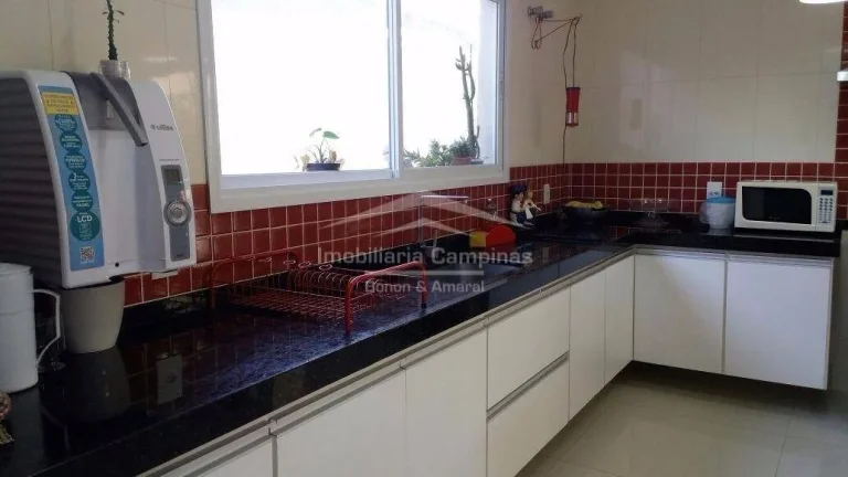 Imagem Casa espaçosa com 4 quartos, 1 suíte, 4 banheiros e diversas comodidades

Esta casa ampla oferece ...