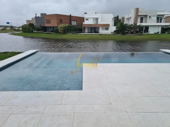 Imagem Sobrado 05 suítes com piscina em condomínio fechado mobiliado e decorado