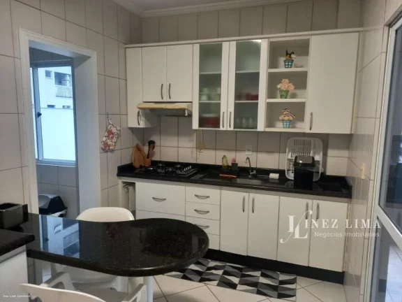 Imagem Apartamento 4 Quartos para Temporada em Itapema, meia praia, 4 dormitórios, 2 suítes, 3 banheiros, 2 vagas