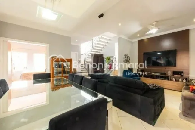 Imagem Maravilhosa casa com 360m² posicionada em um terreno com 370m². Completa e perfeita para acomodar ...