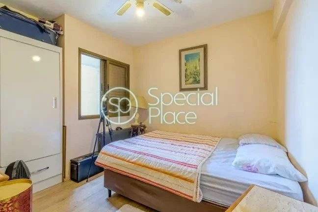 Imagem Apartamento com 3 dormitórios com armários, sendo 1 uma suíte, banheiro, ampla sala de visitas co...