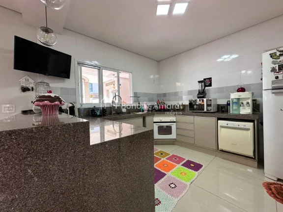 Imagem Casa à venda no Condomínio Reserva Real em Paulínia

O sobrado conta com uma sala de estar c/ pé...