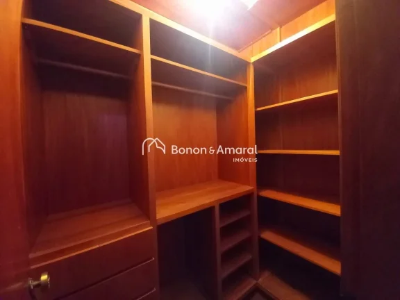 Imagem Este imóvel térreo é ideal para quem busca conforto e sofisticação. Com quatro suítes, todas e...