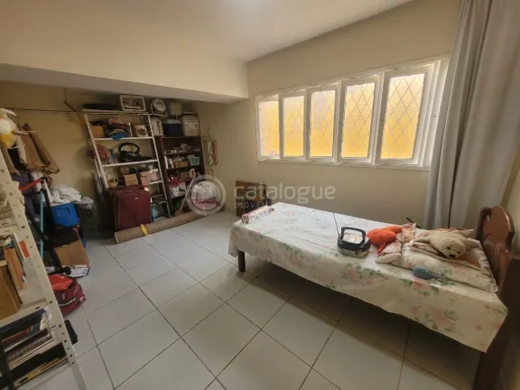 Imagem Casa Padrão à Venda em Lagoa Nova, Natal - 4 Dormitórios