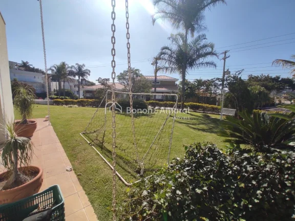 Imagem Localizada ao lado da área de lazer central do condomínio, com uma linda vista para mata. Casa est...