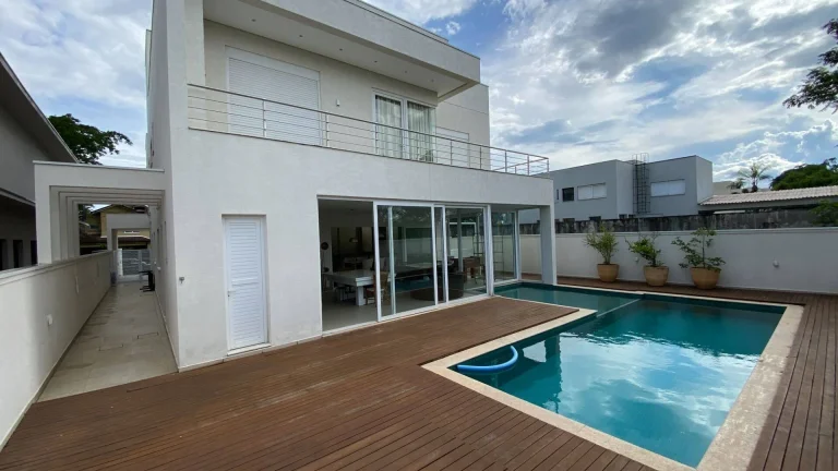 Imagem Casa a venda com 3 Quartos ( Suítes), 6 Vagas. Granja Viana.