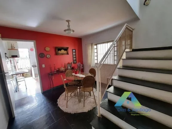 Imagem Sobrado com 3 Quartos e 3 banheiros à Venda, 151 m² por R$ 889.000
