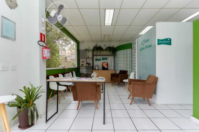 Imagem Prédio comercial mobiliado para investidor com 394,96m2 em Santa Felicidade em Curitiba