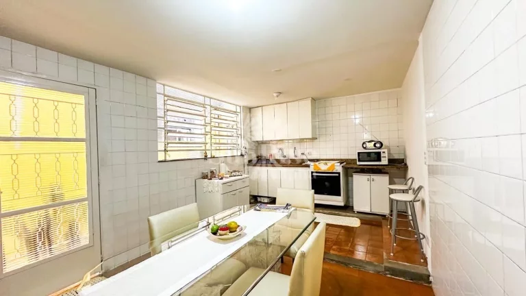 Imagem Casa à Venda - 180 m² AC - 125 m² Terreno - 3 quartos R$650.000 - R. Jacaratinga Campo Limpo