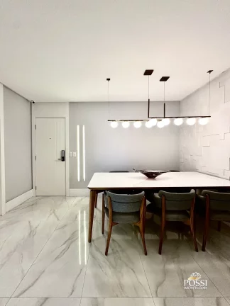 Imagem Apartamento reformado, 75m², 2 quartos, 2 vagas, na segunda quadra do mar da Praia de Itapoã