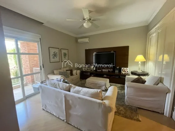 Imagem Apartamento com living para dois ambientes com lareira, ampla varanda e quintal privativo, sala de j...